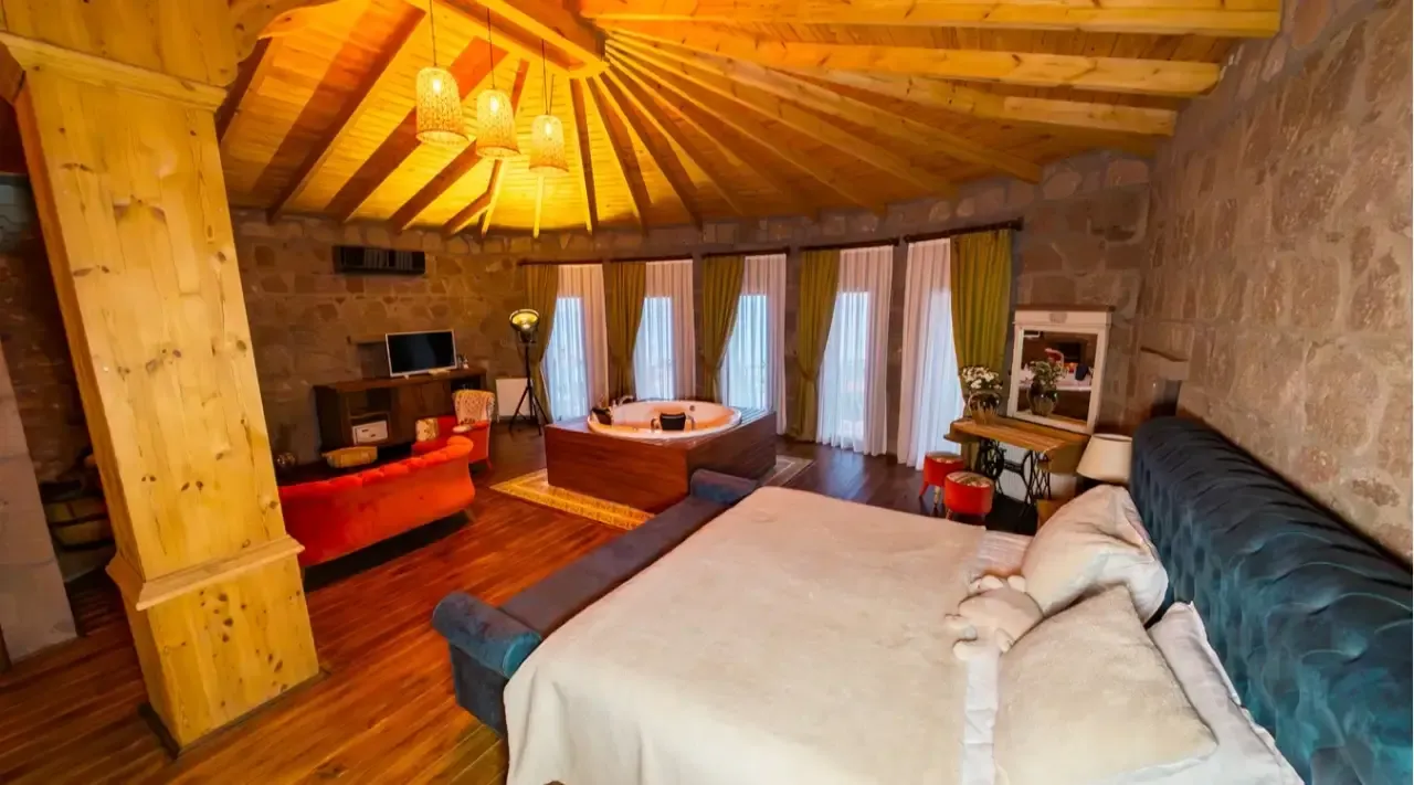 Honeymoon Suite