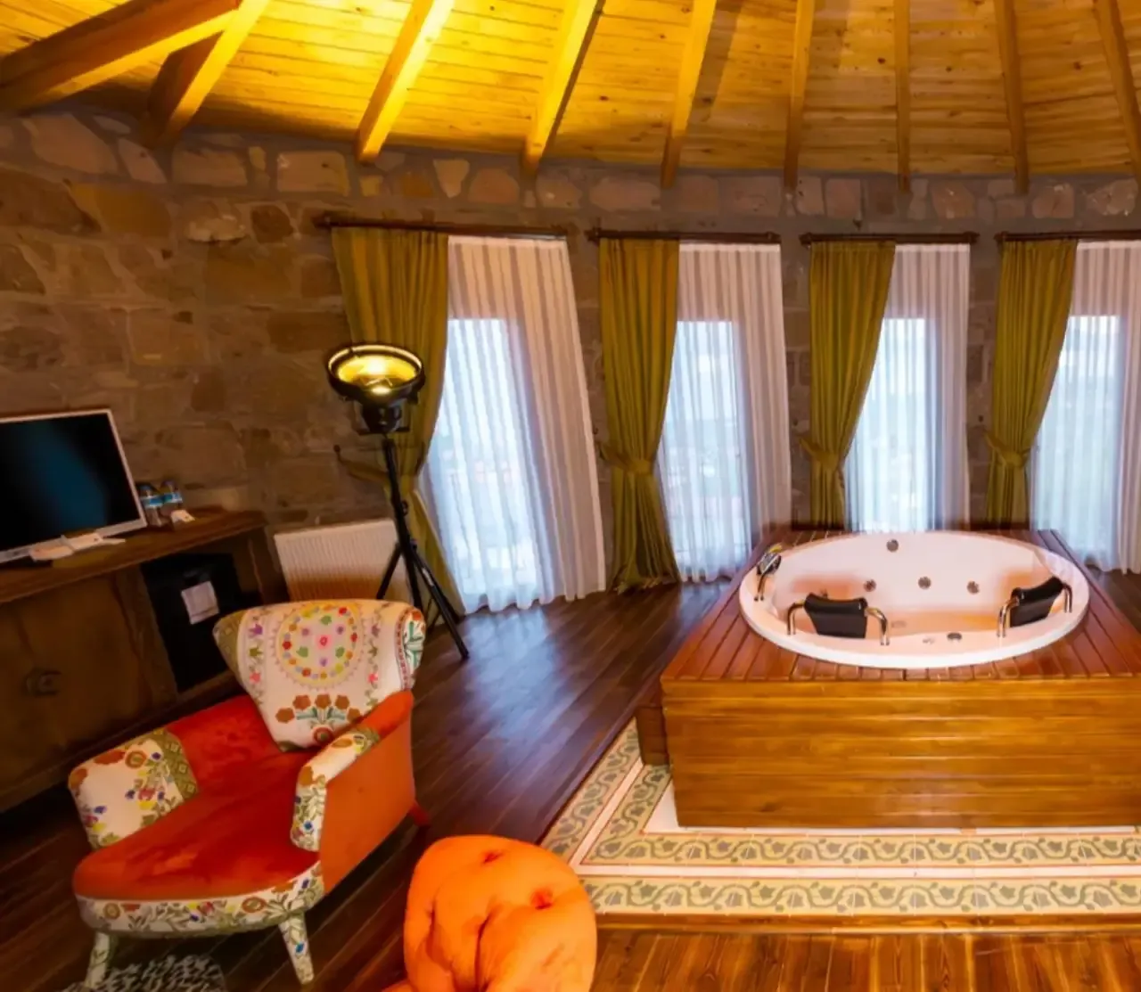 Honeymoon Suite