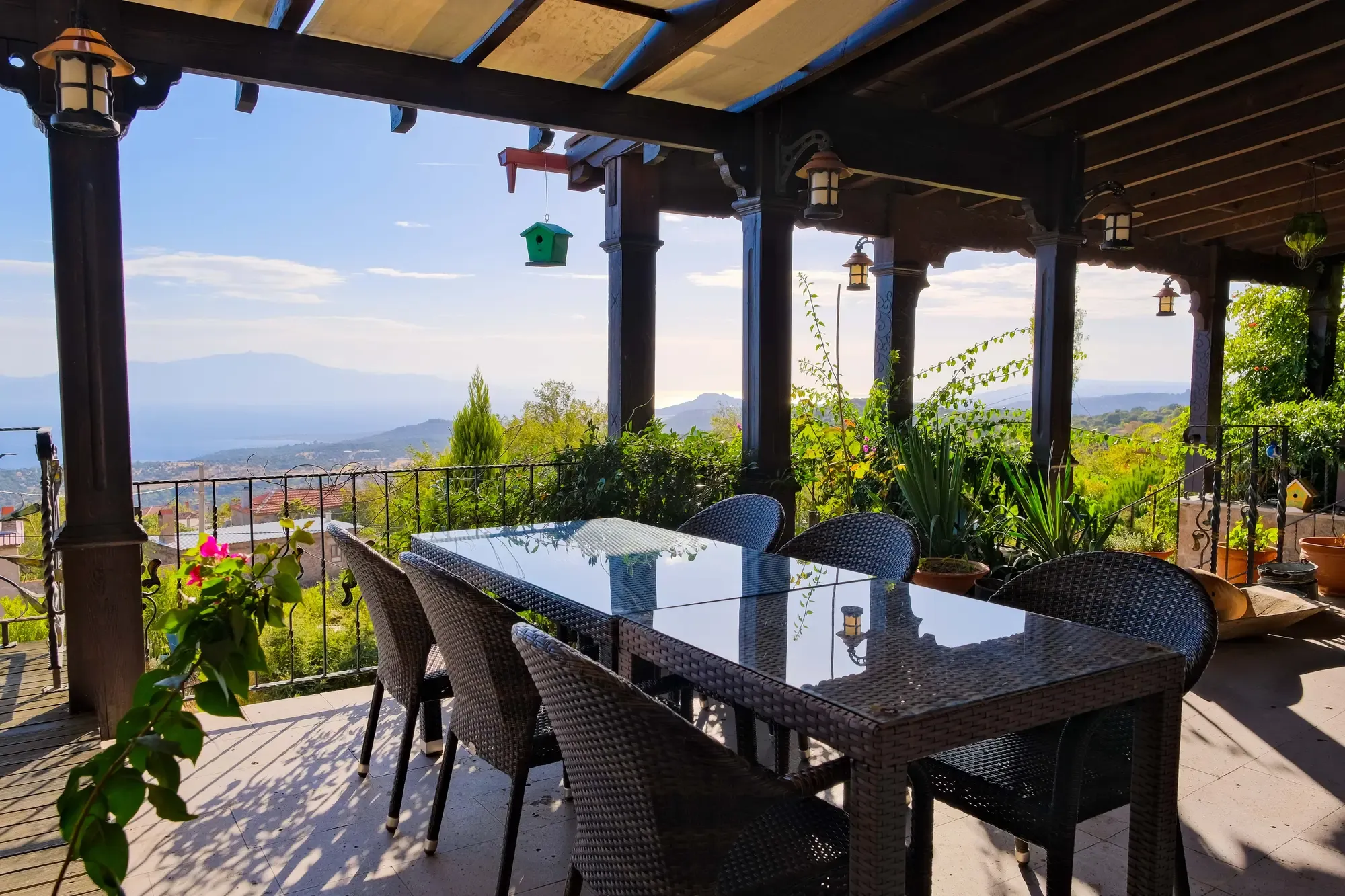 Pergola terrace facing the gulf